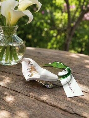 Betsey Johnson White Calla Lily Metal Bracelet with Green Iridescent Stem NIB